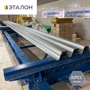 Испытания профнастила высотой 144 мм на испытательном стенде завода «Стальные конструкции»